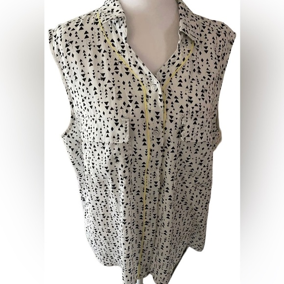 Dept222 Triangle Geometric Sleeveless Button Down Blouse - Picture 1 of 6